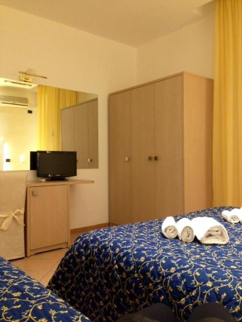 Hotel Mediterraneo Pesaro Room photo