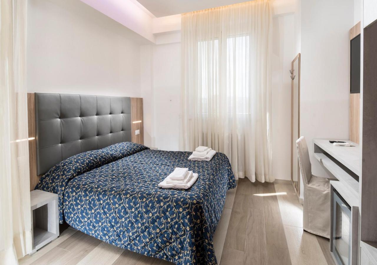 Hotel Mediterraneo Pesaro Exterior photo