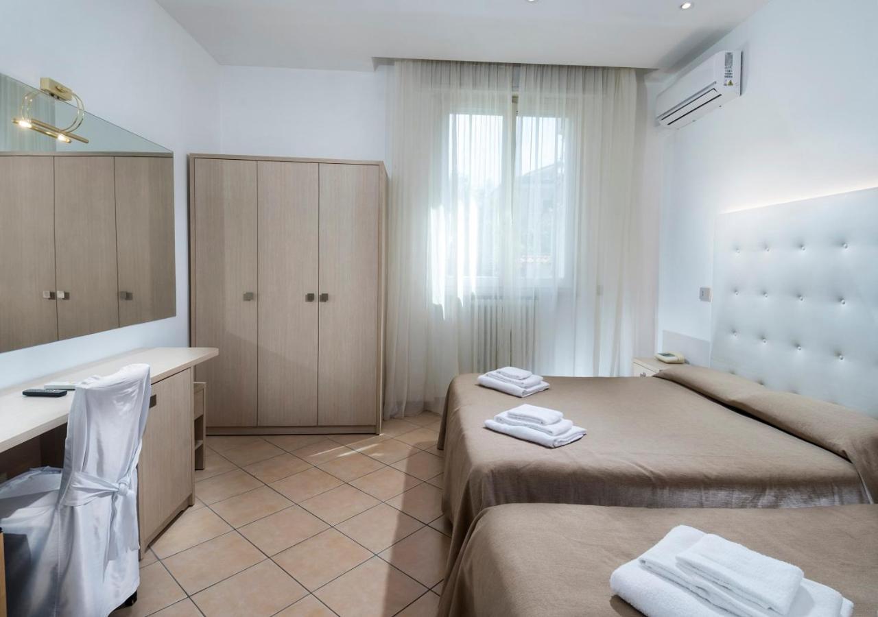 Hotel Mediterraneo Pesaro Exterior photo