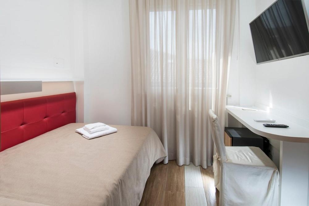 Hotel Mediterraneo Pesaro Exterior photo
