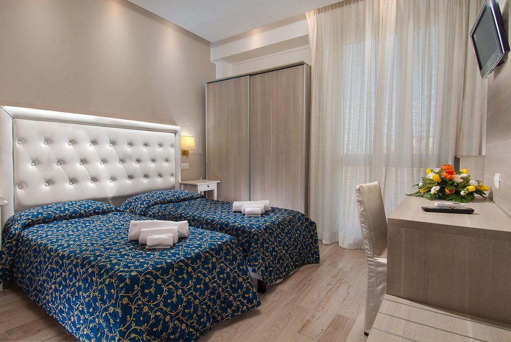 Hotel Mediterraneo Pesaro Exterior photo