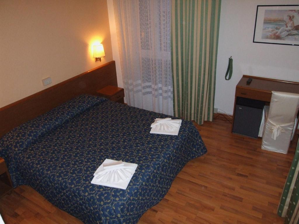 Hotel Mediterraneo Pesaro Exterior photo