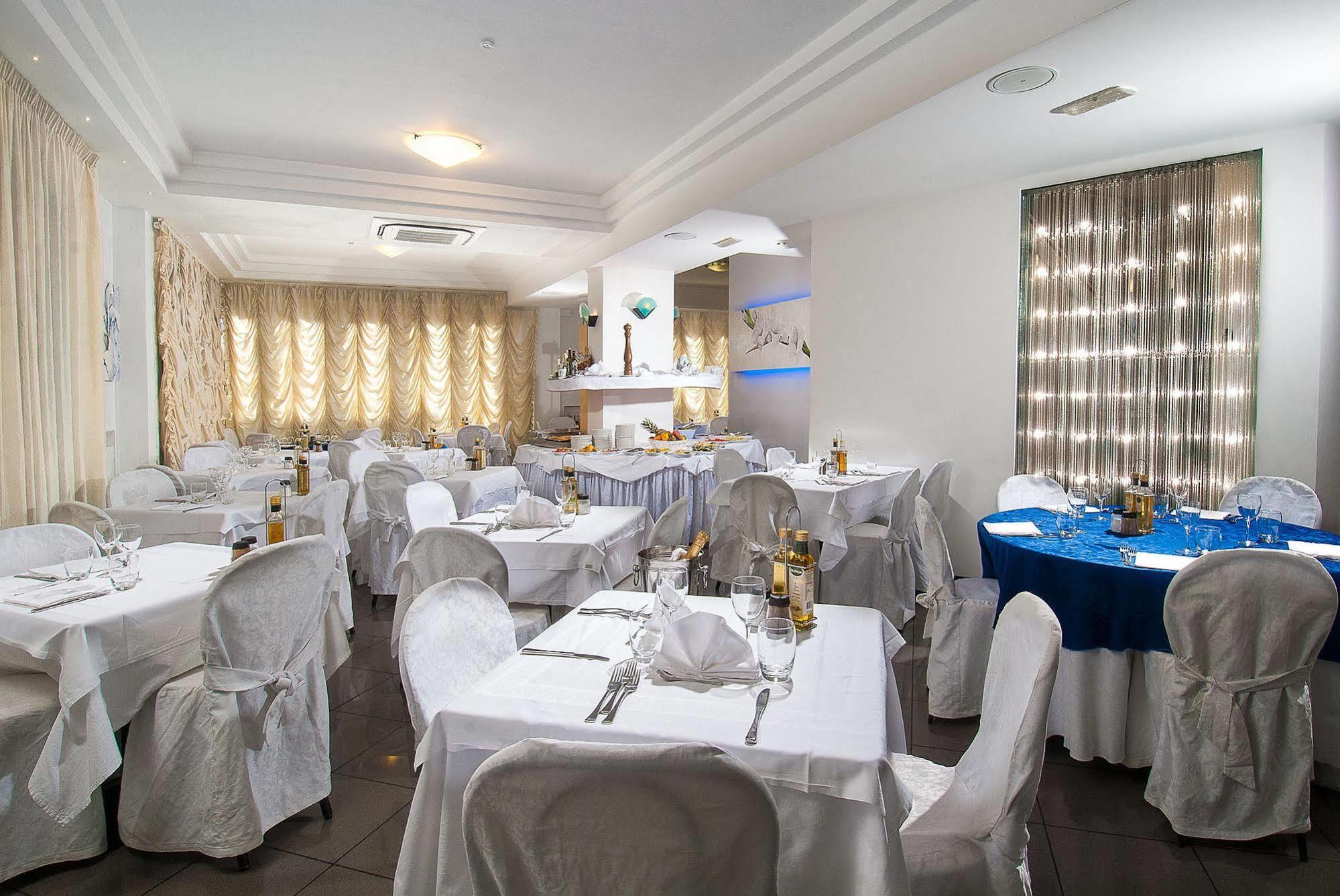 Hotel Mediterraneo Pesaro Exterior photo