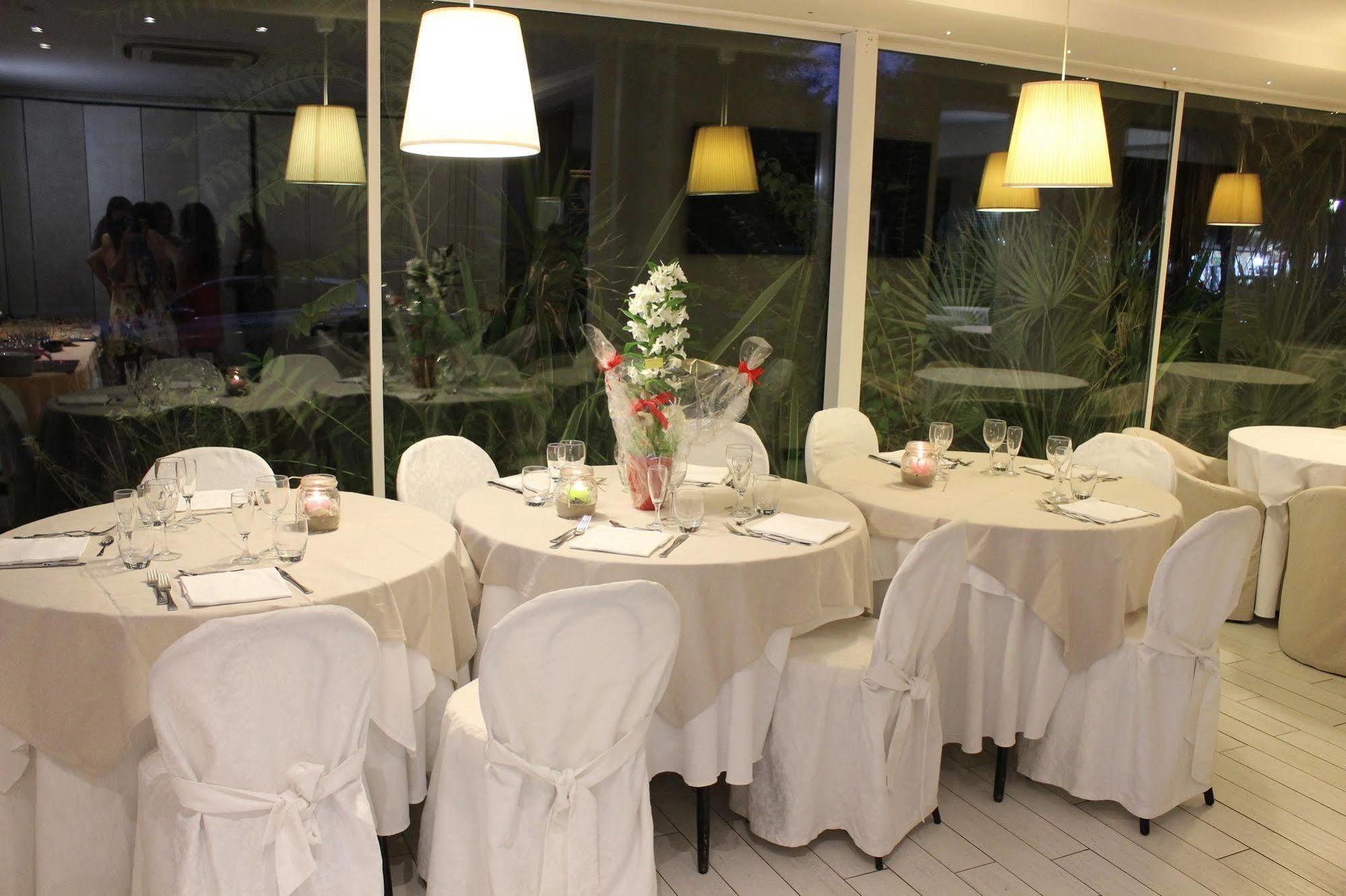 Hotel Mediterraneo Pesaro Exterior photo