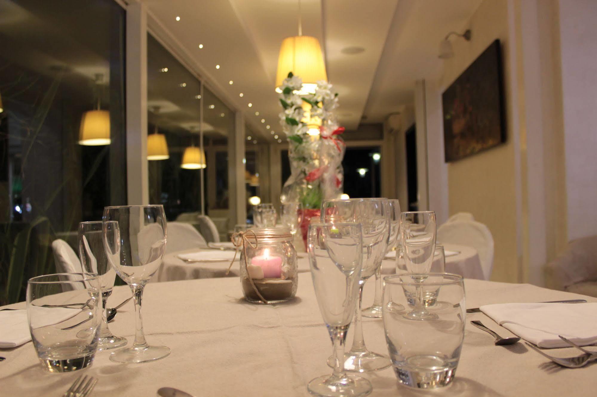Hotel Mediterraneo Pesaro Exterior photo