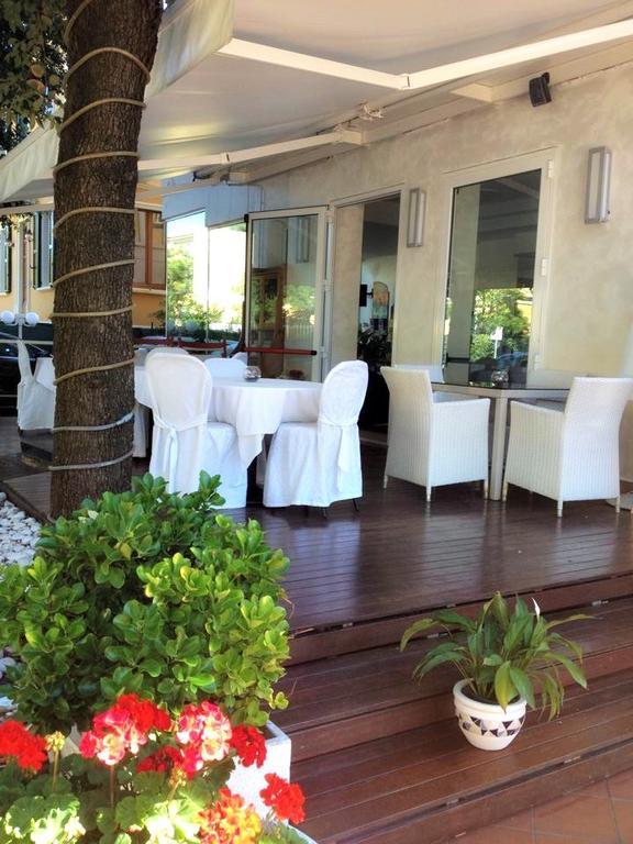 Hotel Mediterraneo Pesaro Exterior photo